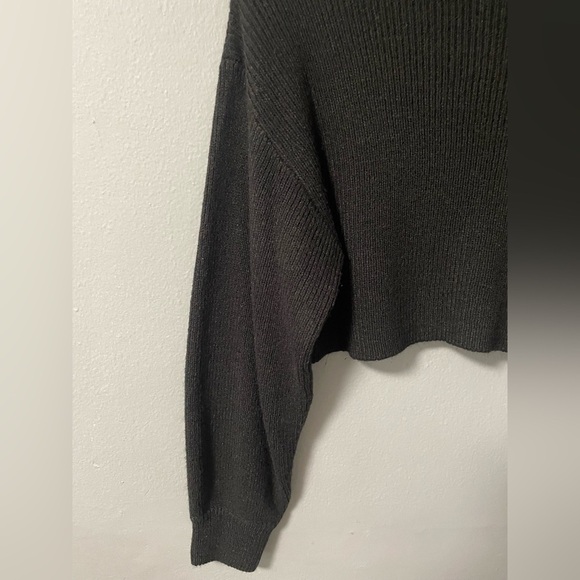 H&M Divided Turtle Neck Long Sleeves Ribbed Knit Cropped Sweater. Size X-Small - Picture 5 of 7